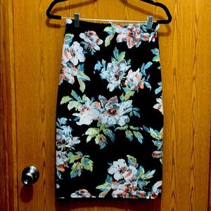 Pencil skirt Floral in black